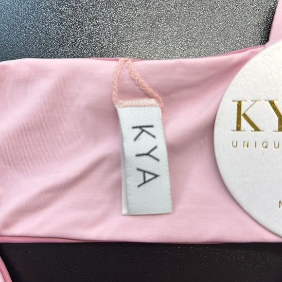 KYA Swim NWT Pink Blossom and Rosewater Newport Uniquely Reversible Bikini Top - Picture 6 of 10